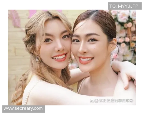 泰国足球明星女友的魅力与生活揭秘，探寻她们背后的故事与风采