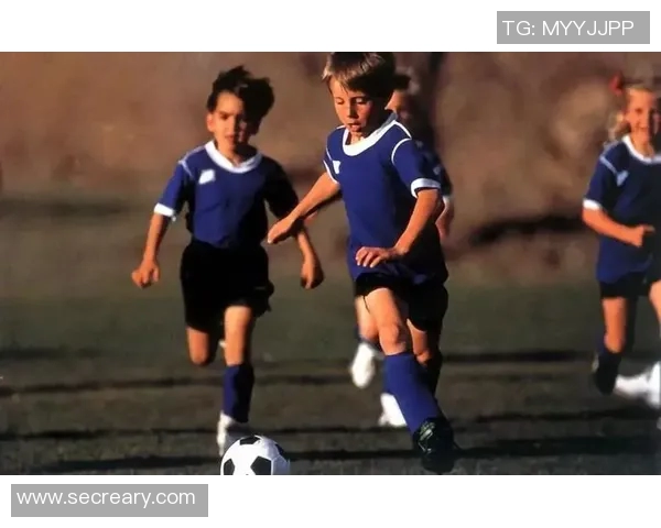 古典美女足球明星的优雅魅力与运动激情交织的传奇故事